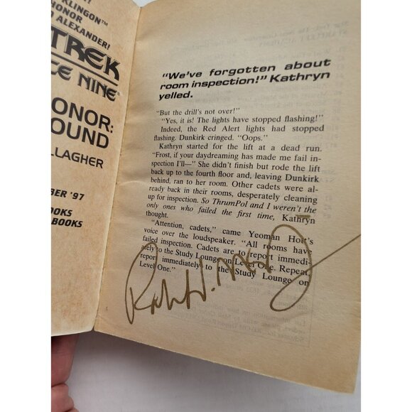 Star Trek Voyager Starfleet Academy Books 1 2 3 Paperback Vintage SIGNED READ - Picture 4 of 7